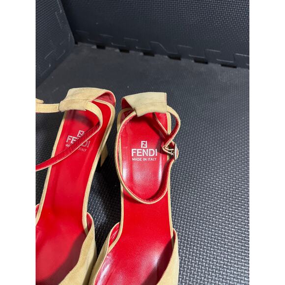 RARE Vintage Fendi Beaded Suede Camel Trophy Pointed Toe Heels Made In Italy 9 - Picture 3 of 13